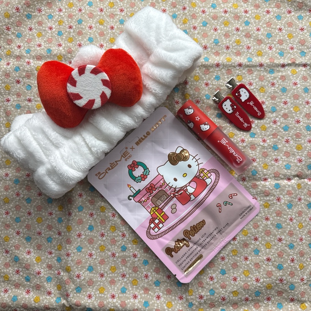 Hello Kitty Red and White Spa Set